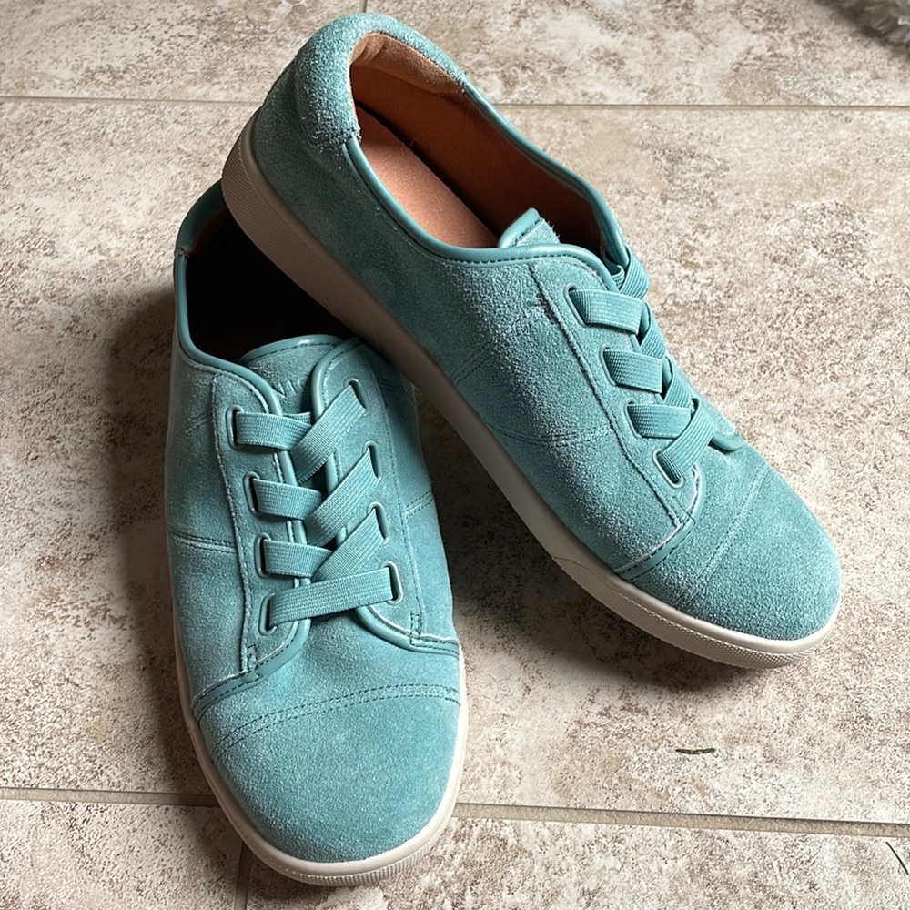 Vionic 7.5 Blue Suede Sneakers Excellent Condition